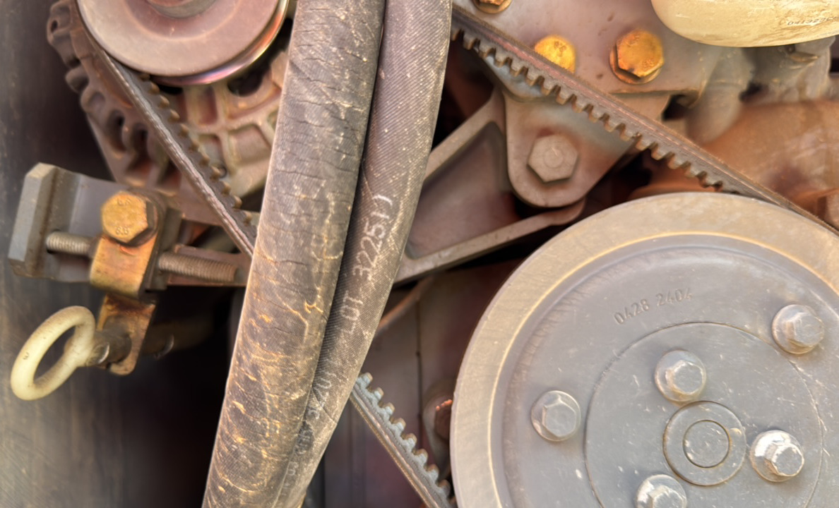 SRC-012-Hamm-HD-140-VV-Tandem-rollers-inspection-Engine-Belts-1