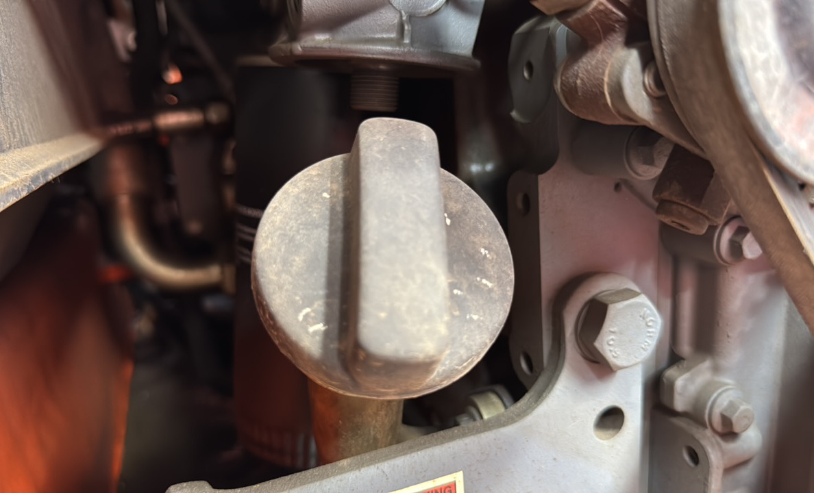 SRC-012-Hamm-HD-140-VV-Tandem-rollers-inspection-Engine-Engine-oil-leaks-1