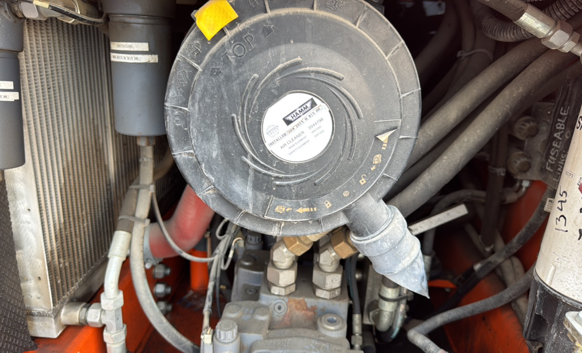 SRC-012-Hamm-HD-140-VV-Tandem-rollers-inspection-Engine-Air-intake-system-1