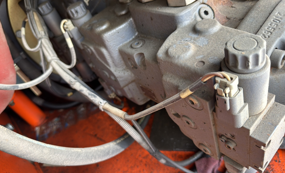 SRC-012-Hamm-HD-140-VV-Tandem-rollers-inspection-Hydraulics-Wiring-harness-1