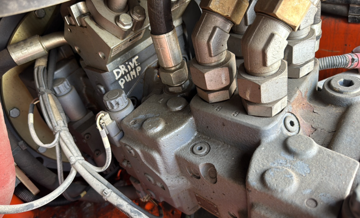SRC-012-Hamm-HD-140-VV-Tandem-rollers-inspection-Hydraulics-Hydraulic-pump-1