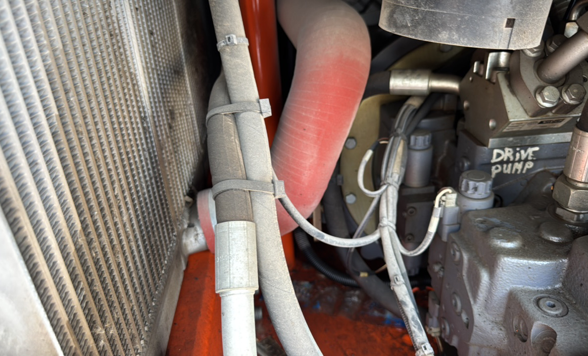 SRC-012-Hamm-HD-140-VV-Tandem-rollers-inspection-Hydraulics-Hydraulic-hoses-and-lines-1