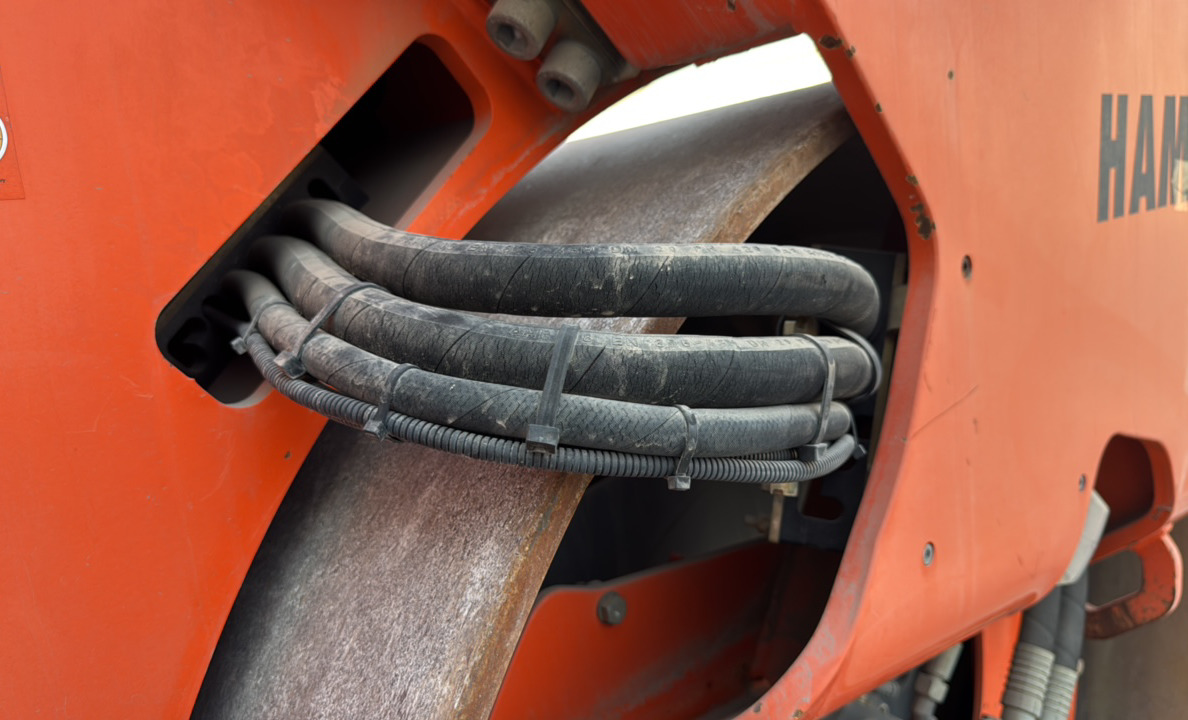 SRC-012-Hamm-HD-140-VV-Tandem-rollers-inspection-Hydraulics-Hydraulic-hoses-and-lines-1