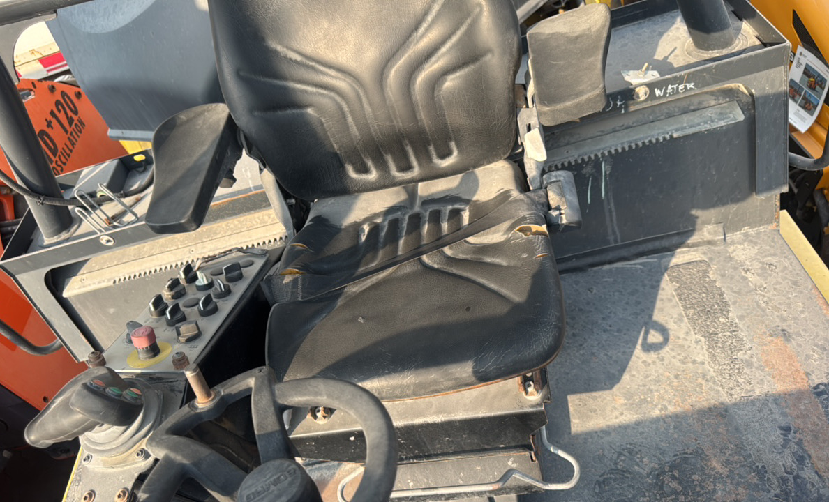 SRC-015-Bomag-BW-206-AD-05-Tandem-rollers-inspection-Cabin-Seats/armrests-1