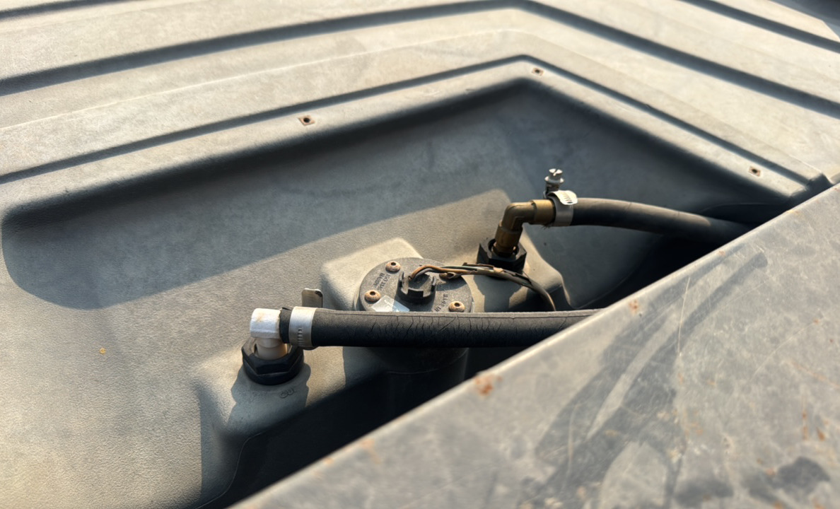SRC-015-Bomag-BW-206-AD-05-Tandem-rollers-inspection-Engine-Fuel-tank-1