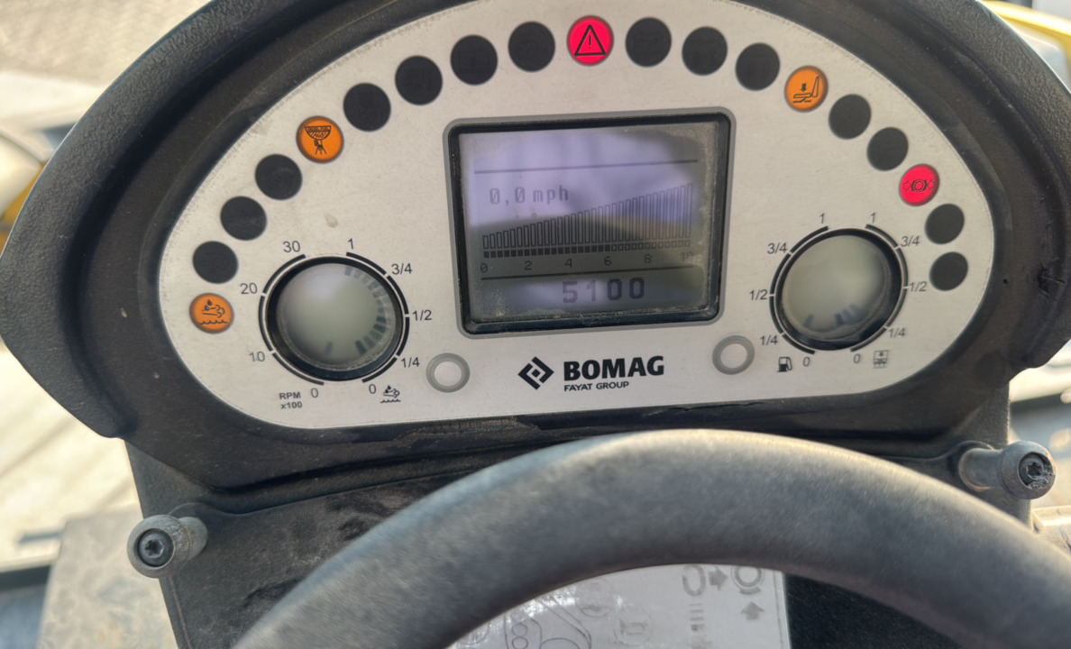 SRC-015-Bomag-BW-206-AD-05-Tandem-rollers-inspection-Cabin-Instrument-cluster-2