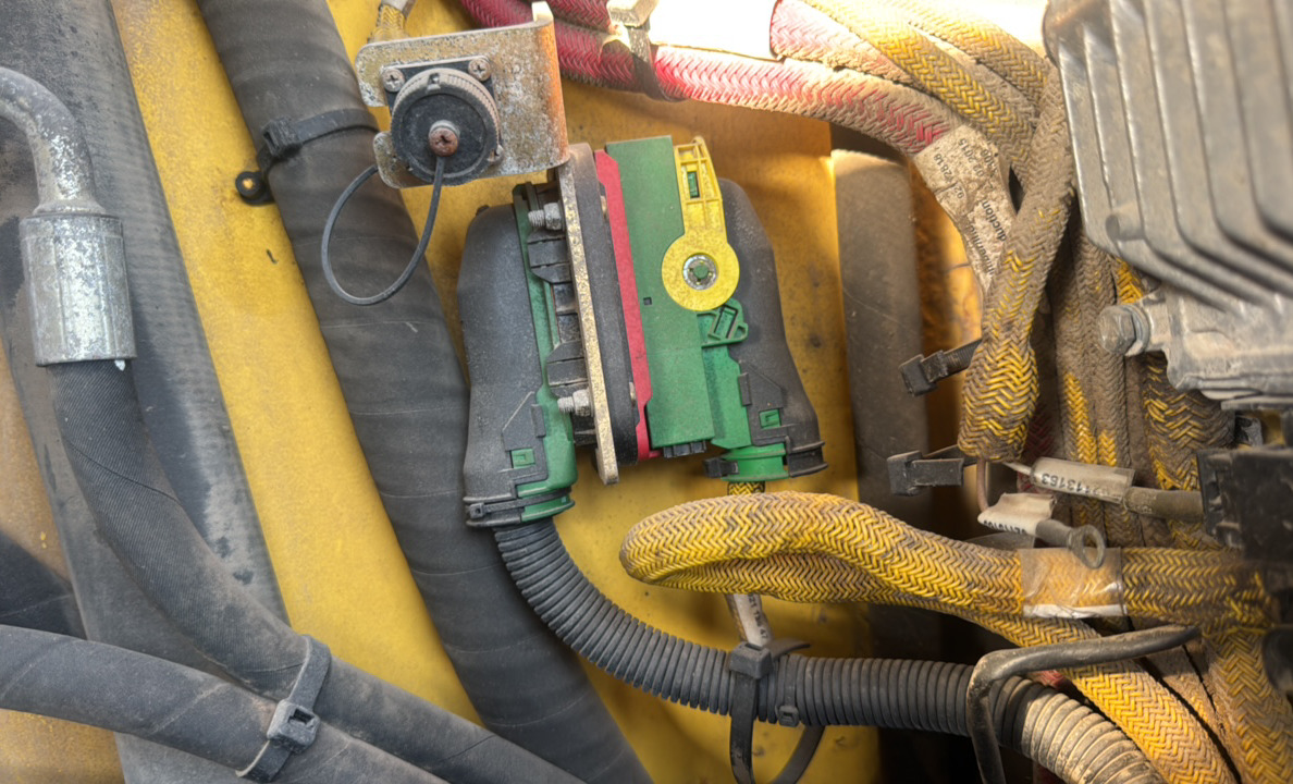 SRC-015-Bomag-BW-206-AD-05-Tandem-rollers-inspection-Electronics-Main-harness-1