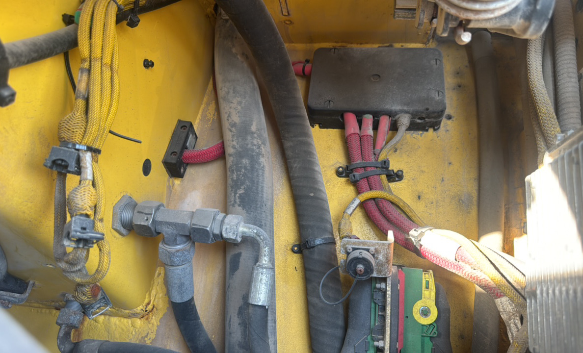 SRC-015-Bomag-BW-206-AD-05-Tandem-rollers-inspection-Electronics-Main-harness-1