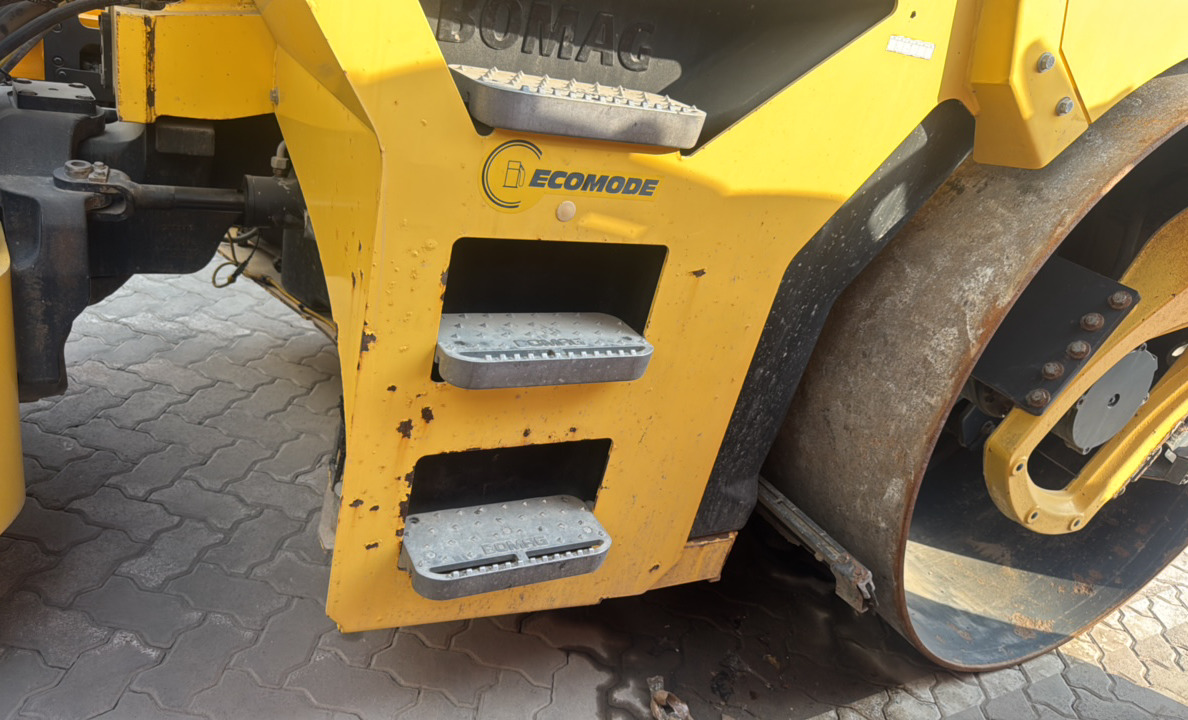 SRC-015-Bomag-BW-206-AD-05-Tandem-rollers-inspection-Structure-Steps/ladders-1