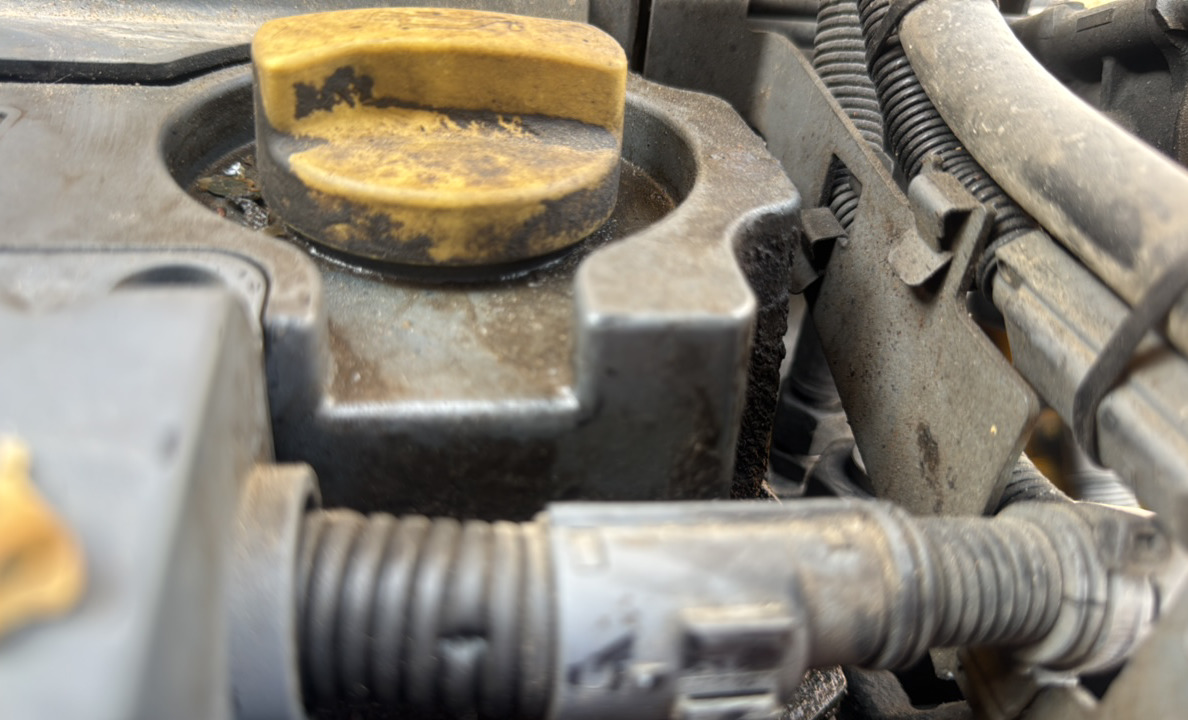 SRC-015-Bomag-BW-206-AD-05-Tandem-rollers-inspection-Engine-Engine-oil-leaks-1