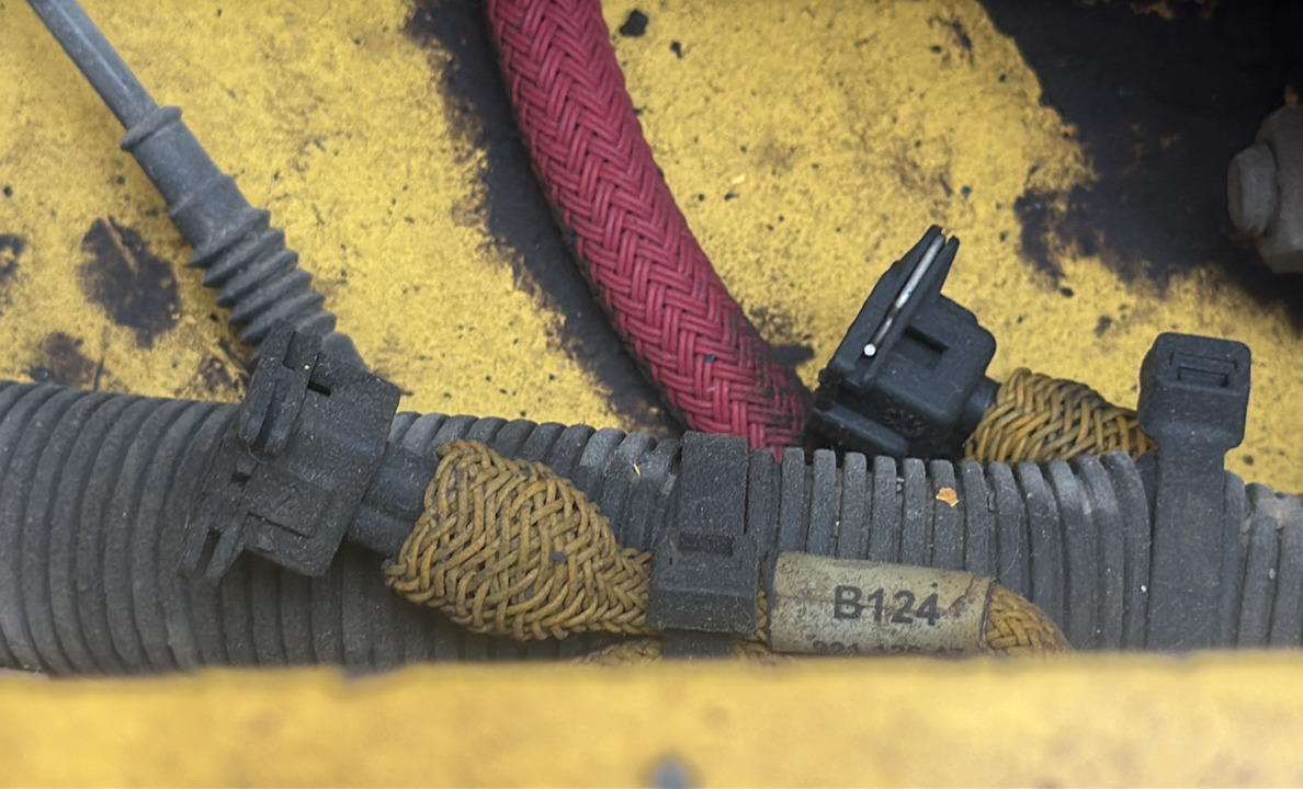 SRC-015-Bomag-BW-206-AD-05-Tandem-rollers-inspection-Hydraulics-Wiring-harness-1