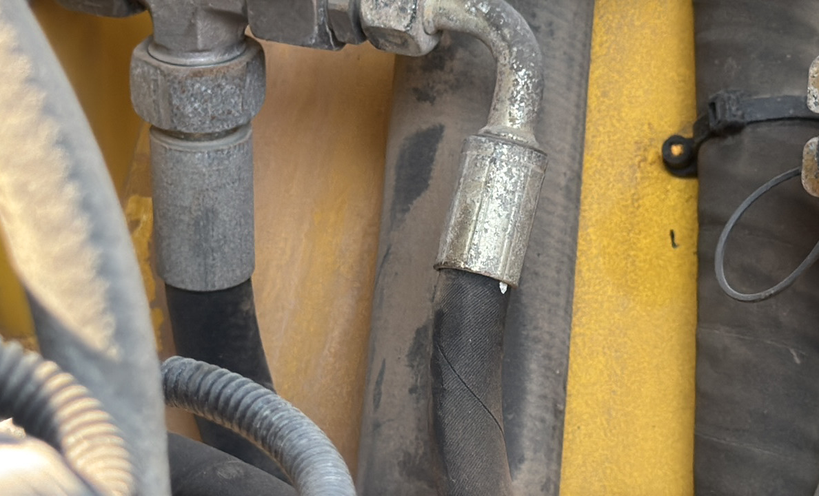 SRC-015-Bomag-BW-206-AD-05-Tandem-rollers-inspection-Hydraulics-Hydraulic-hoses-and-lines-1