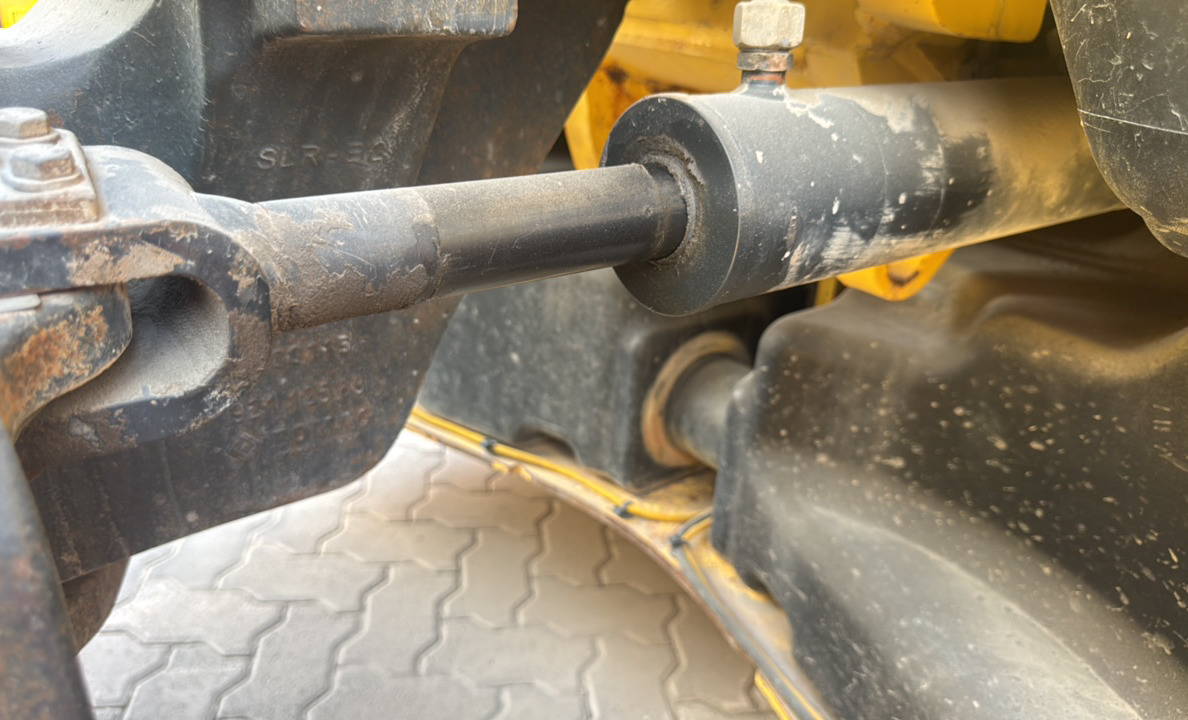 SRC-015-Bomag-BW-206-AD-05-Tandem-rollers-inspection-Hydraulics-Steering-cylinders-1