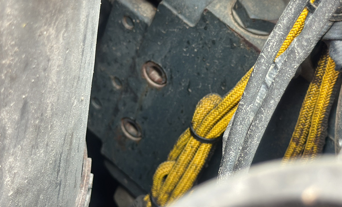 SRC-015-Bomag-BW-206-AD-05-Tandem-rollers-inspection-Hydraulics-Main-control-valve-(MCV)-1