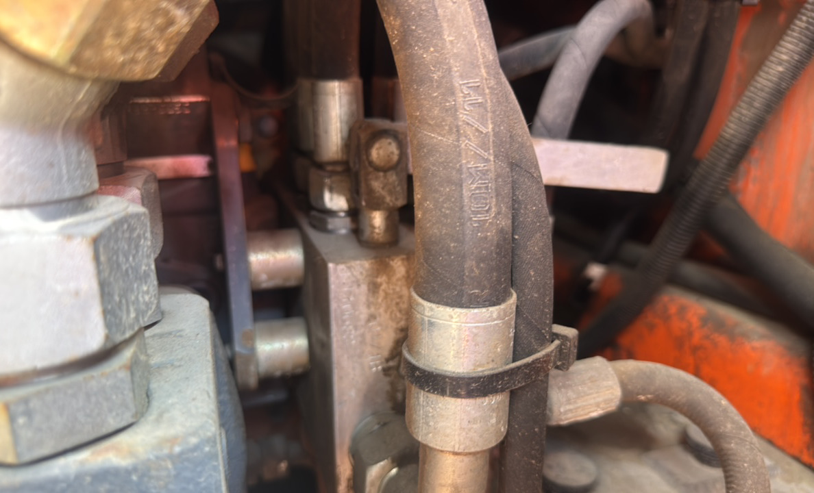 SRC-013-Hamm-HD-140-VV-HV-Tandem-rollers-inspection-Hydraulics-Main-control-valve-(MCV)-1