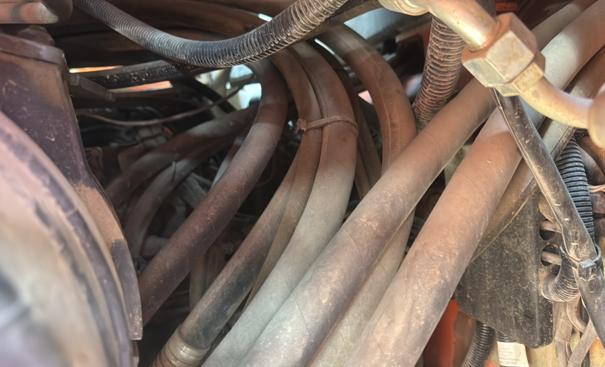 SRC-013-Hamm-HD-140-VV-HV-Tandem-rollers-inspection-Hydraulics-Hydraulic-hoses-and-lines-1