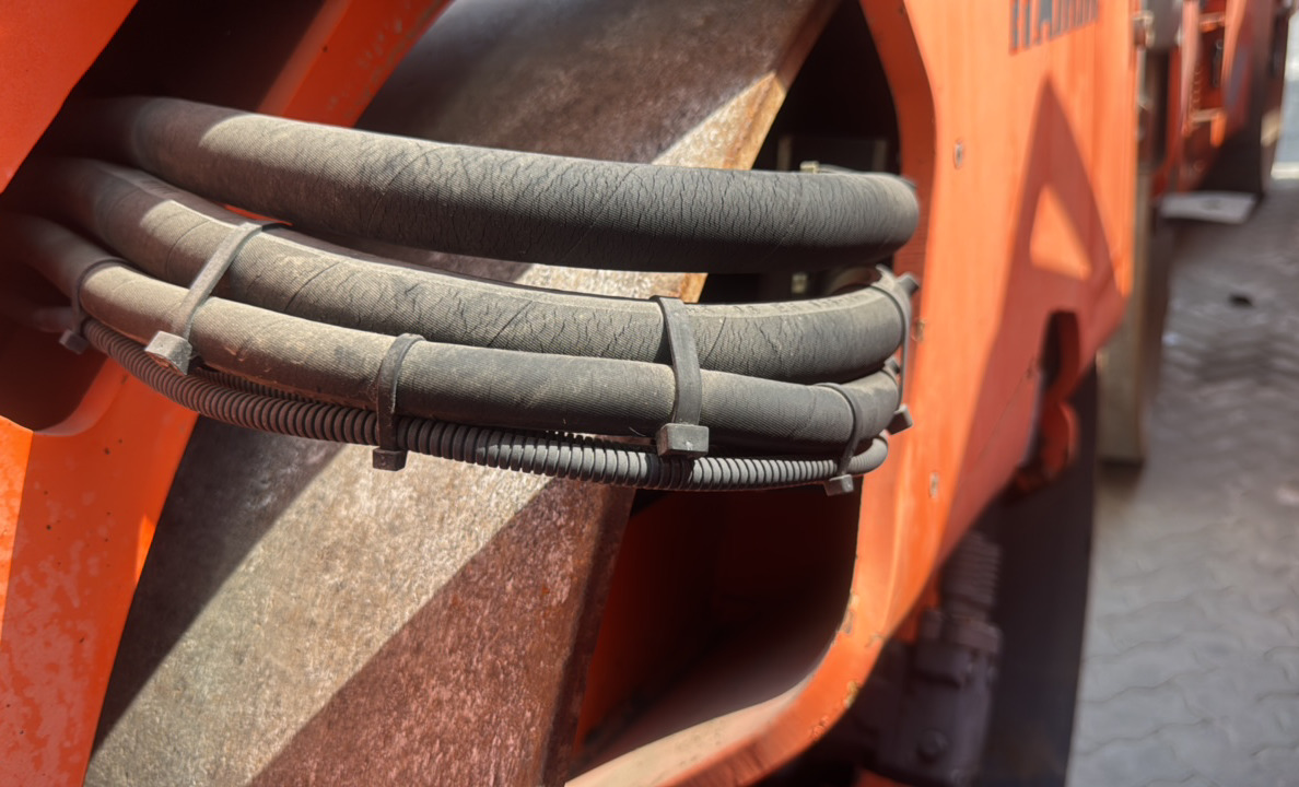 SRC-013-Hamm-HD-140-VV-HV-Tandem-rollers-inspection-Hydraulics-Hydraulic-hoses-and-lines-1