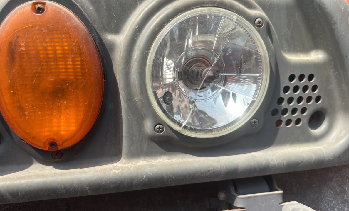 SRC-013-Hamm-HD-140-VV-HV-Tandem-rollers-inspection-Electronics-Lights-and-signals-1