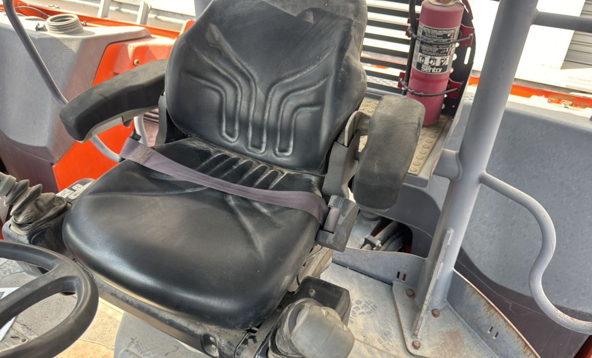 SRC-013-Hamm-HD-140-VV-HV-Tandem-rollers-inspection-Cabin-Seats/armrests-1