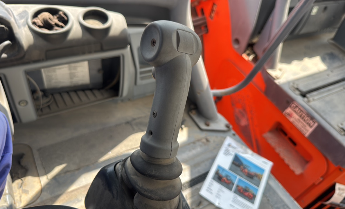 SRC-013-Hamm-HD-140-VV-HV-Tandem-rollers-inspection-Cabin-Joysticks-1