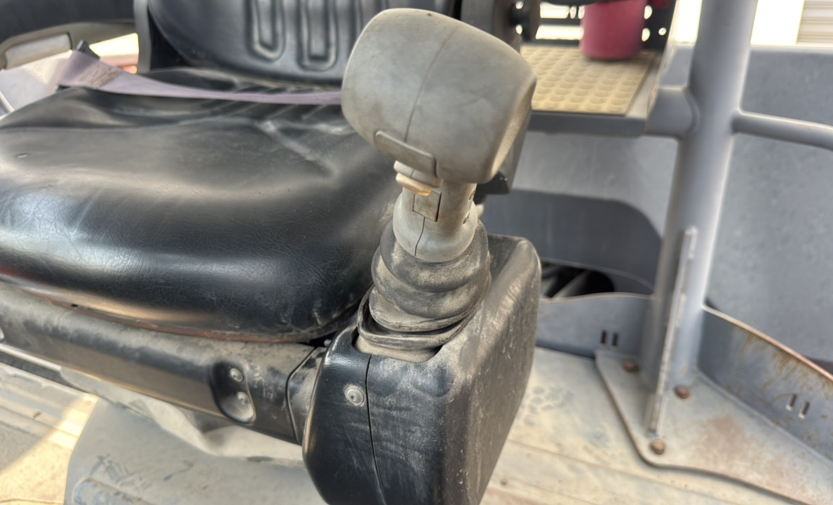 SRC-013-Hamm-HD-140-VV-HV-Tandem-rollers-inspection-Cabin-Joysticks-1