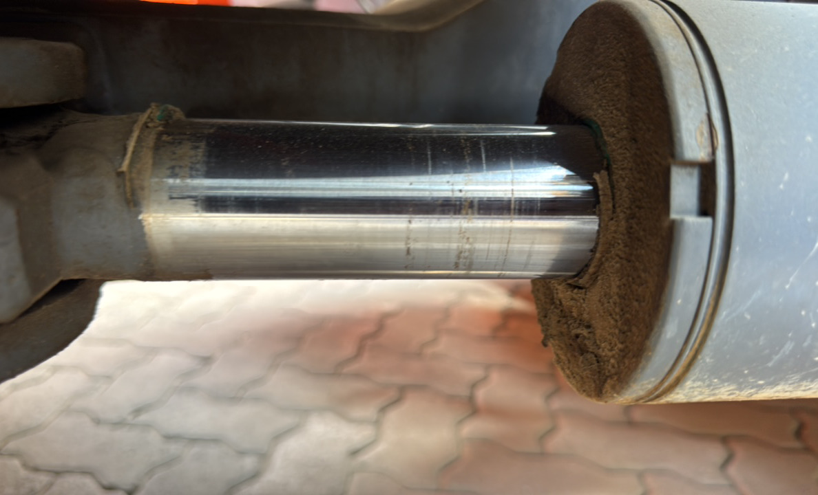 SRC-013-Hamm-HD-140-VV-HV-Tandem-rollers-inspection-Hydraulics-Steering-cylinders-1