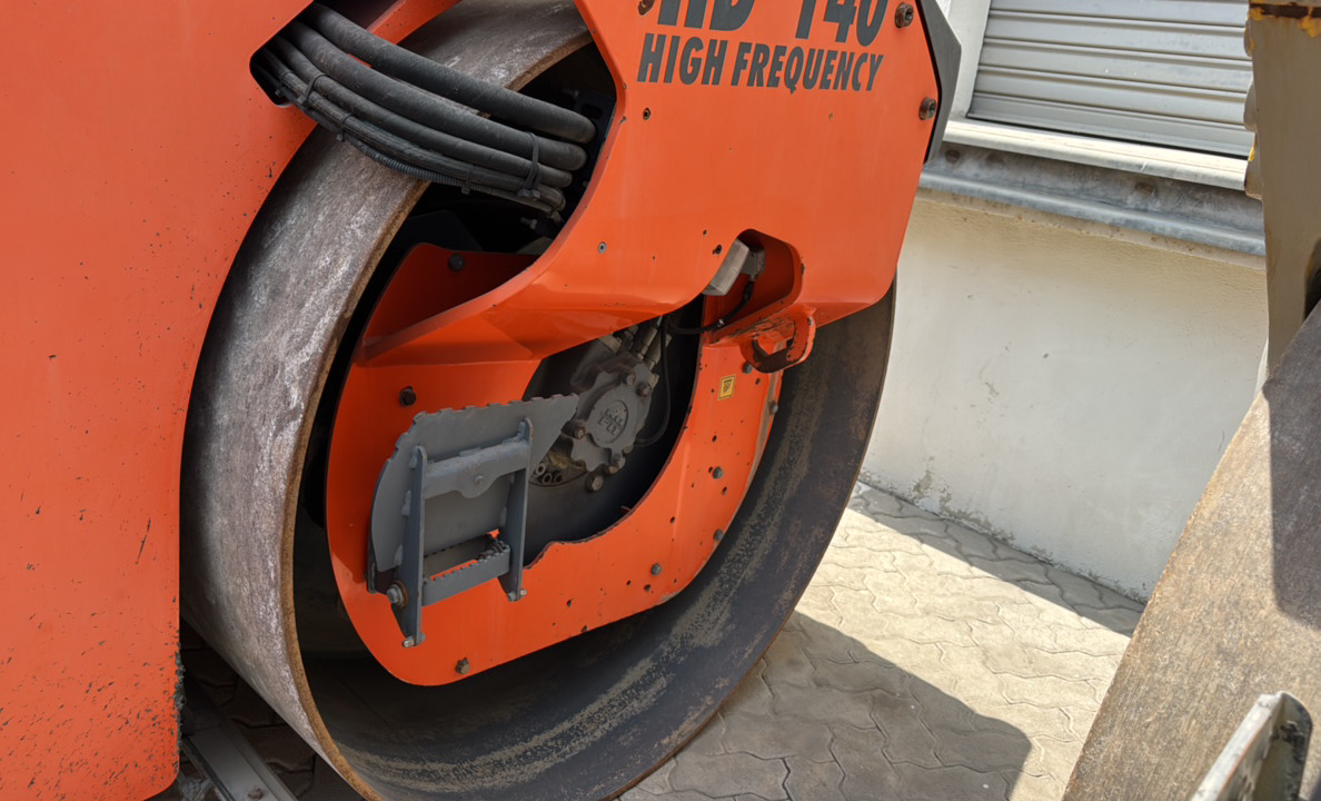SRC-013-Hamm-HD-140-VV-HV-Tandem-rollers-inspection-Chassis-Rear-drum-forks-1