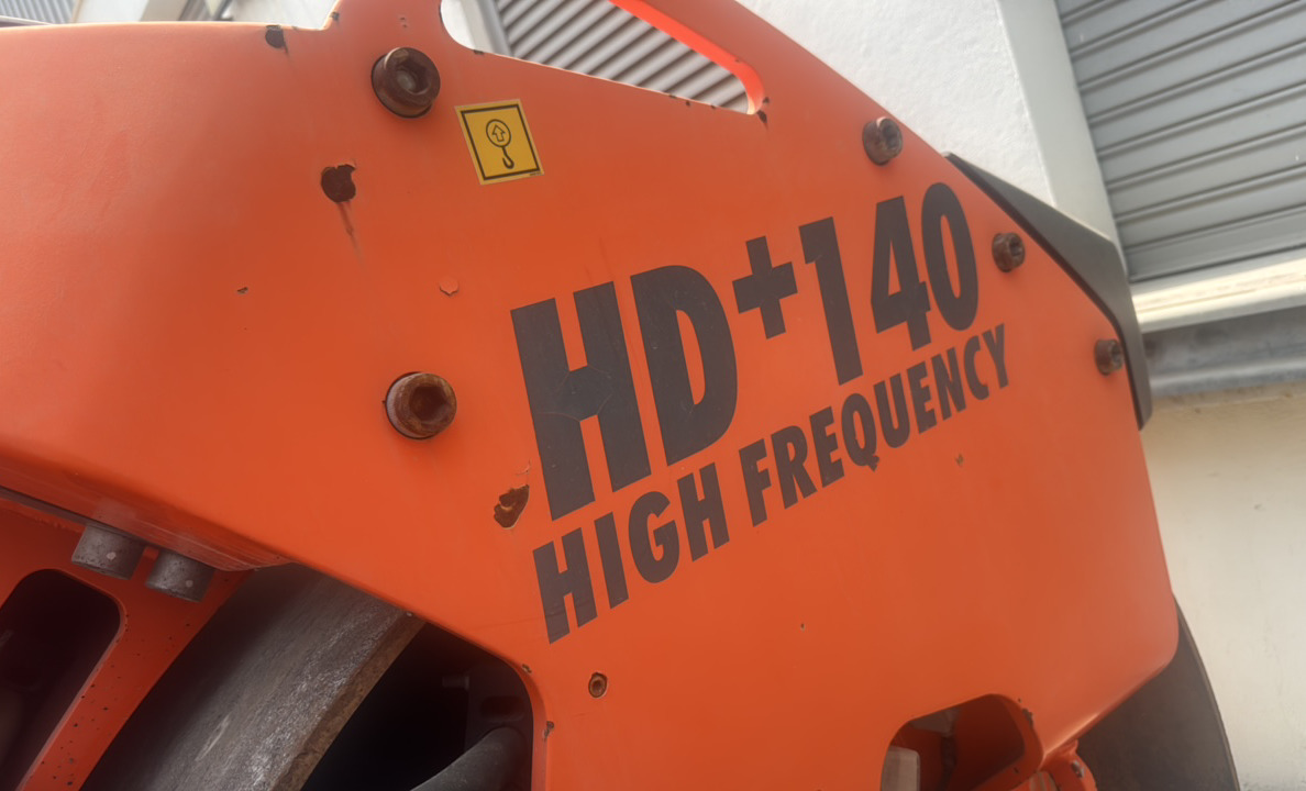 SRC-013-Hamm-HD-140-VV-HV-Tandem-rollers-inspection-Chassis-Rear-drum-mounting-bolts-1