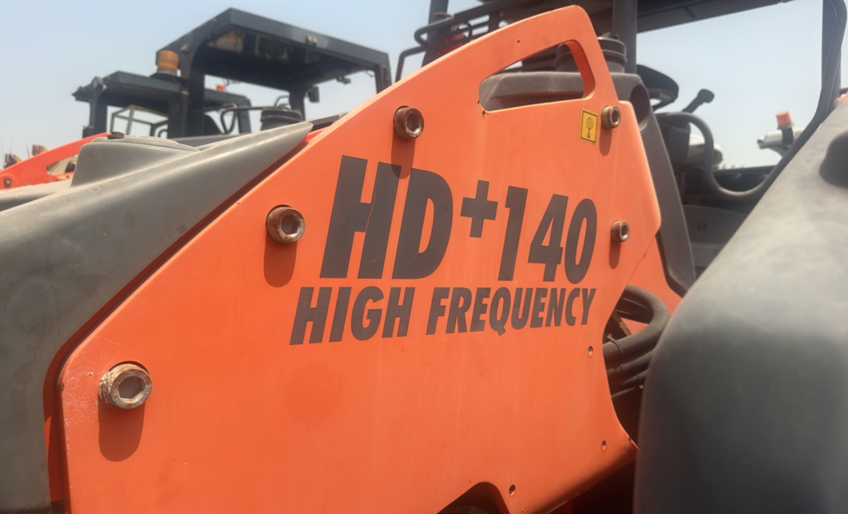 SRC-013-Hamm-HD-140-VV-HV-Tandem-rollers-inspection-Chassis-Rear-drum-mounting-bolts-1
