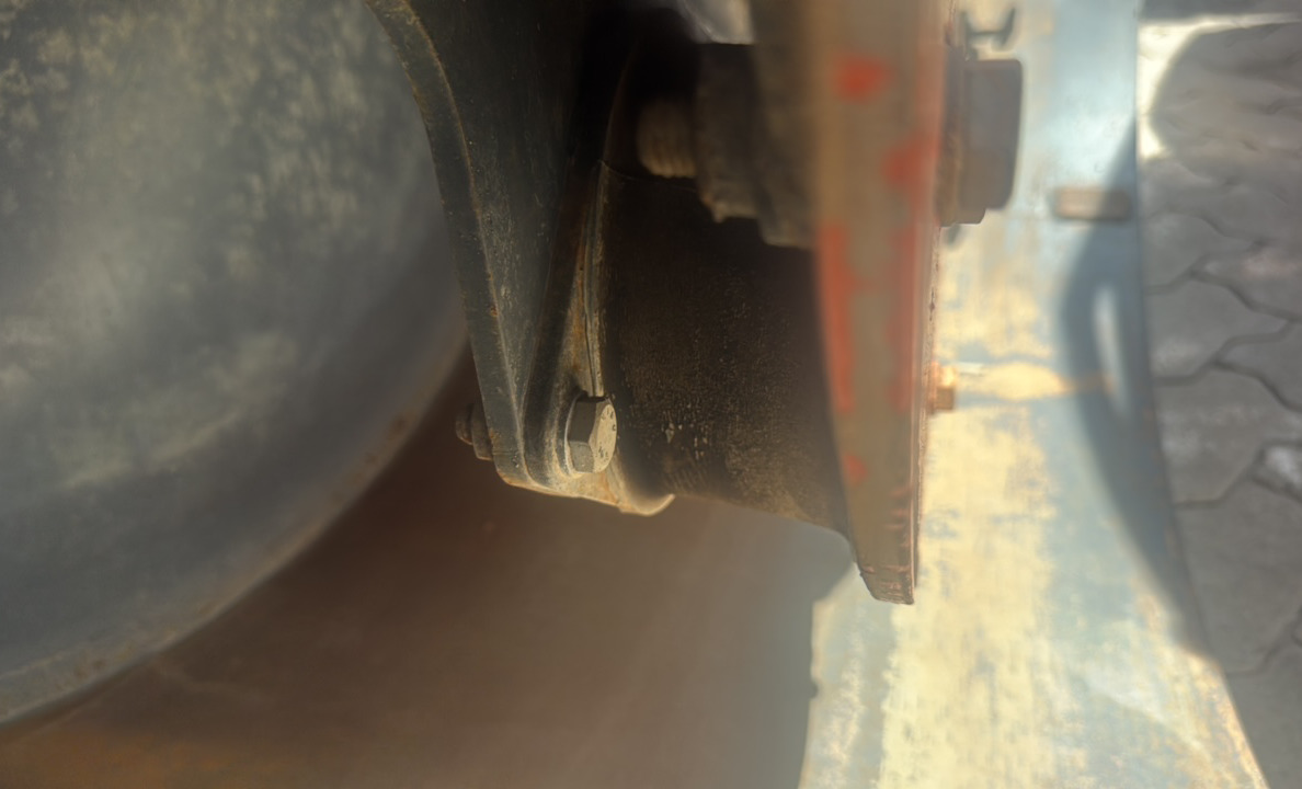 SRC-013-Hamm-HD-140-VV-HV-Tandem-rollers-inspection-Chassis-Rear-isolation-buffer-1