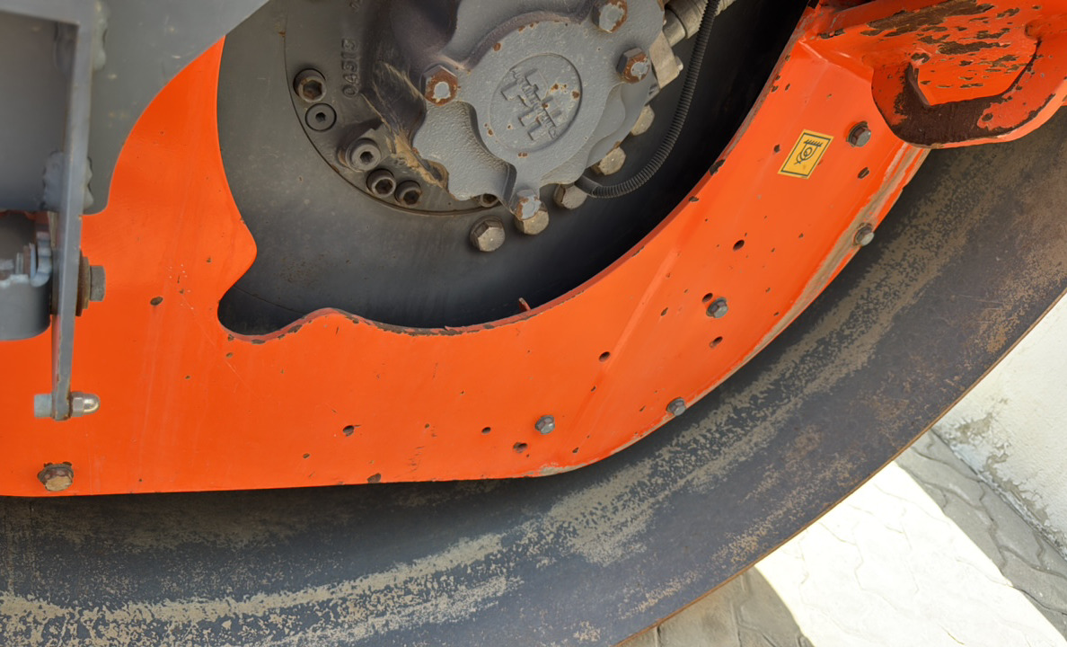 SRC-013-Hamm-HD-140-VV-HV-Tandem-rollers-inspection-Chassis-Rear-isolation-buffer-1