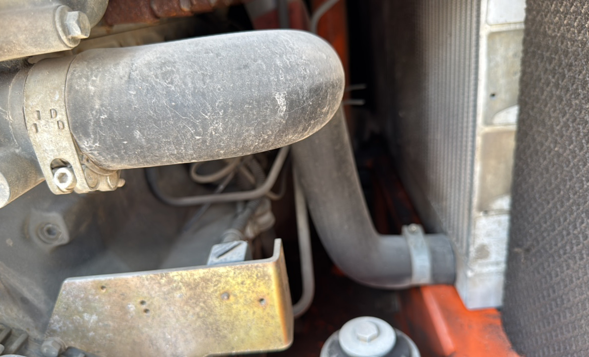 SRC-013-Hamm-HD-140-VV-HV-Tandem-rollers-inspection-Engine-Hoses-1