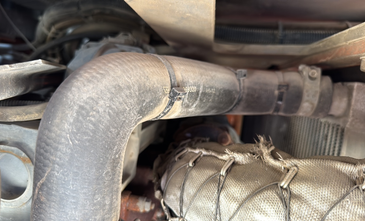SRC-013-Hamm-HD-140-VV-HV-Tandem-rollers-inspection-Engine-Hoses-1