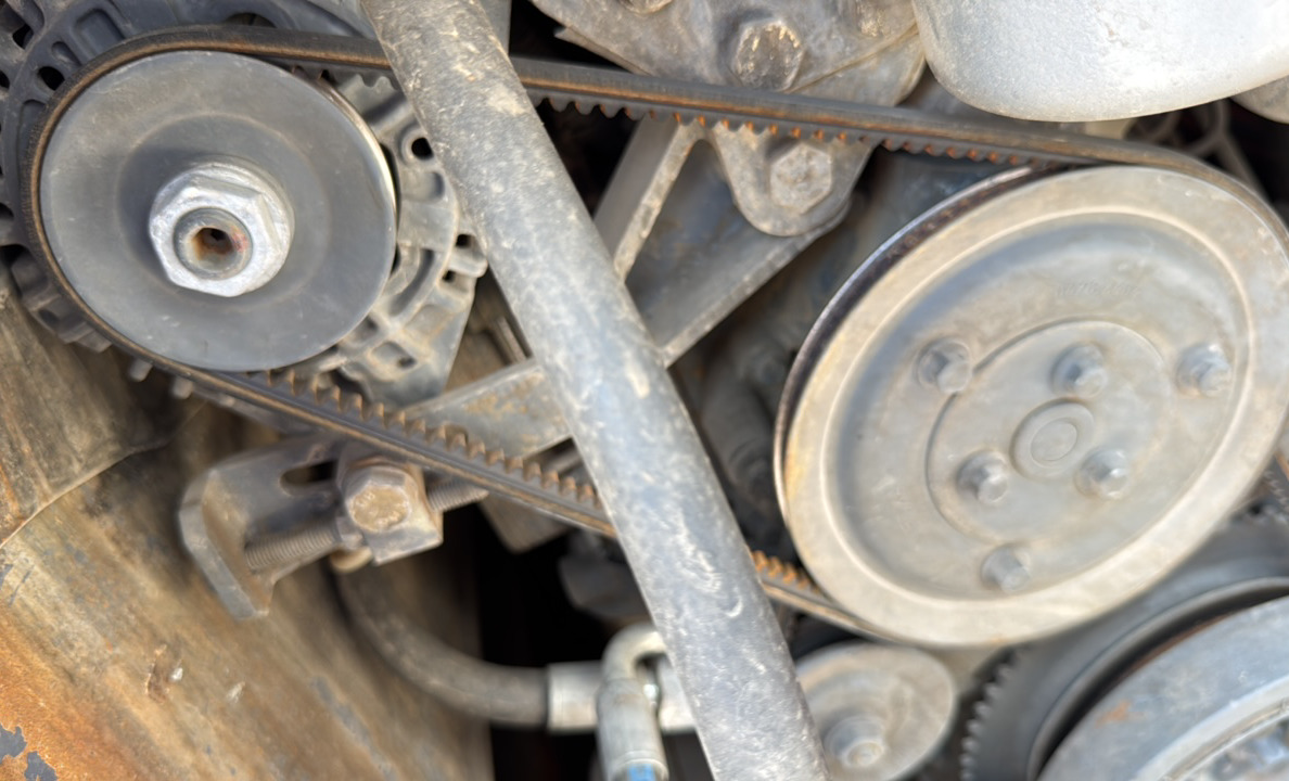 SRC-013-Hamm-HD-140-VV-HV-Tandem-rollers-inspection-Engine-Belts-1