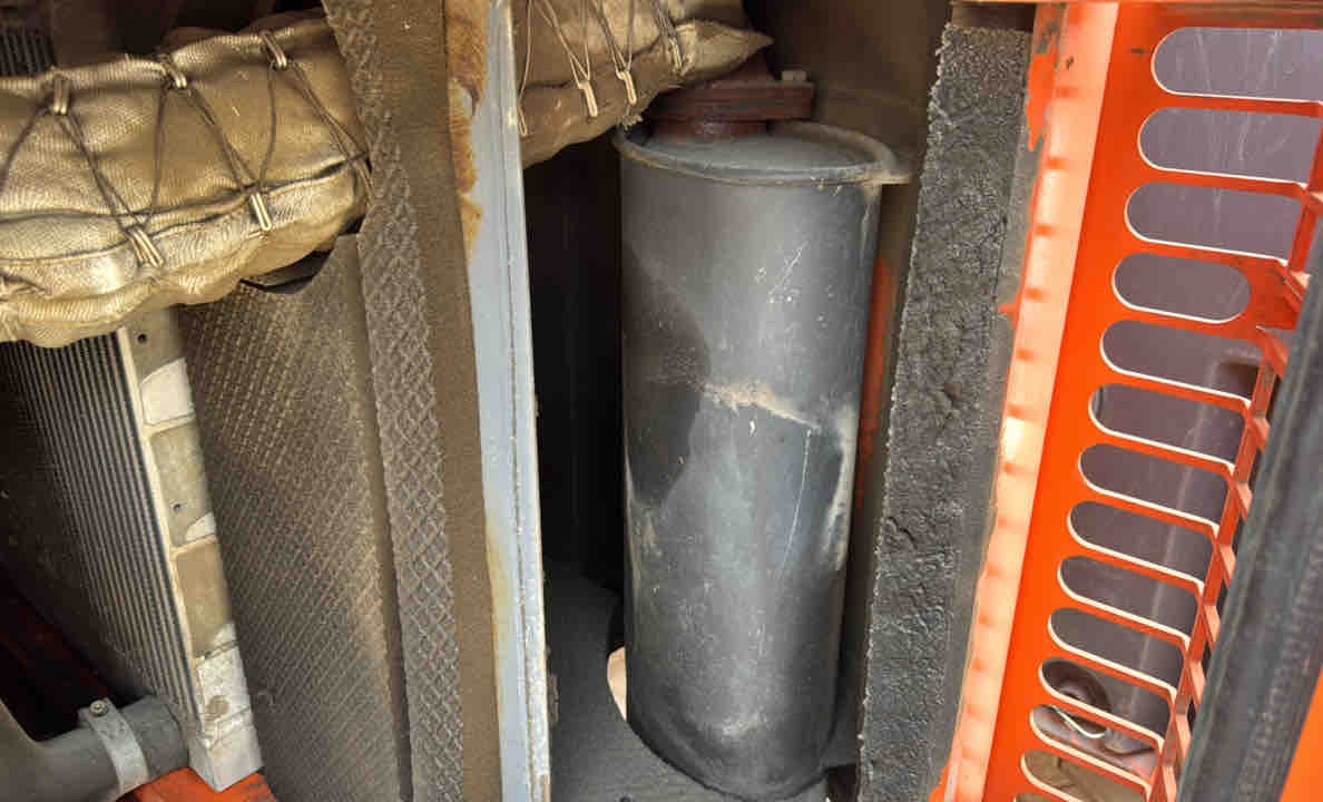 SRC-013-Hamm-HD-140-VV-HV-Tandem-rollers-inspection-Engine-Exhaust-system-1