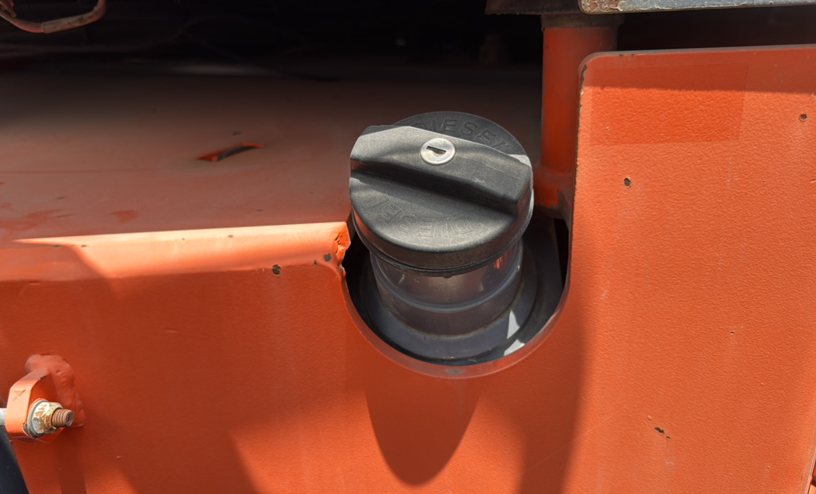 SRC-013-Hamm-HD-140-VV-HV-Tandem-rollers-inspection-Engine-Fuel-leaks-1