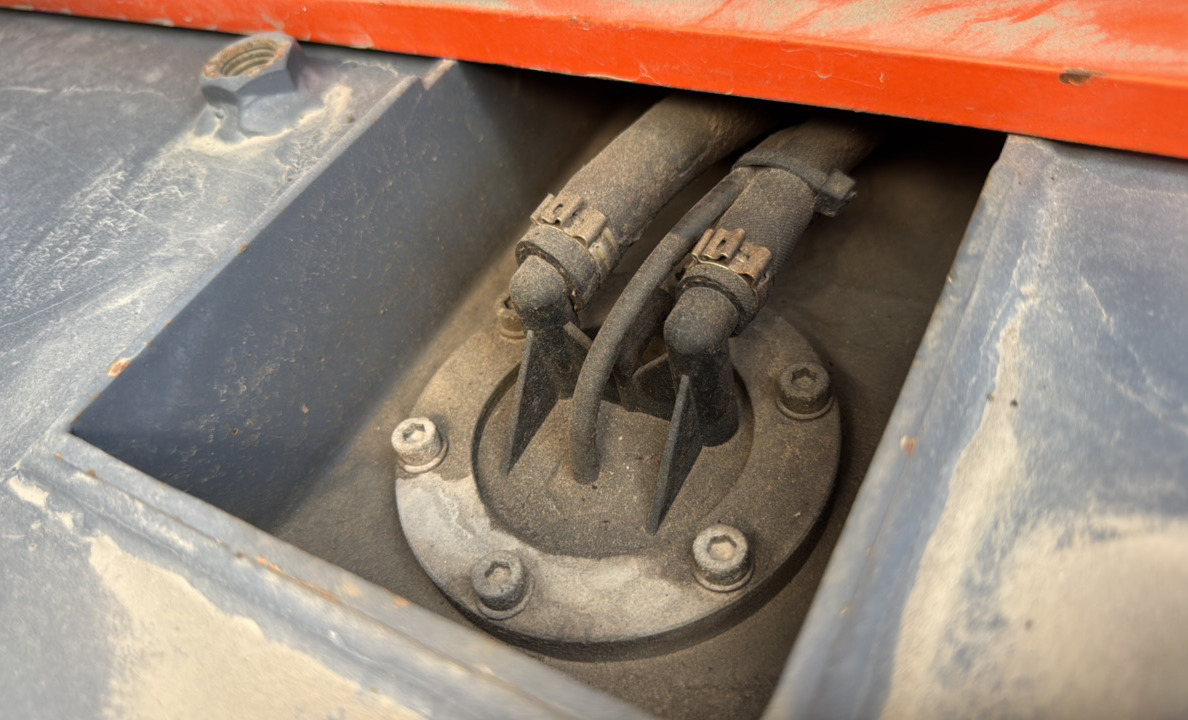 SRC-013-Hamm-HD-140-VV-HV-Tandem-rollers-inspection-Engine-Fuel-tank-1
