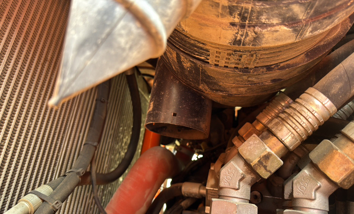 SRC-013-Hamm-HD-140-VV-HV-Tandem-rollers-inspection-Engine-Air-intake-system-1