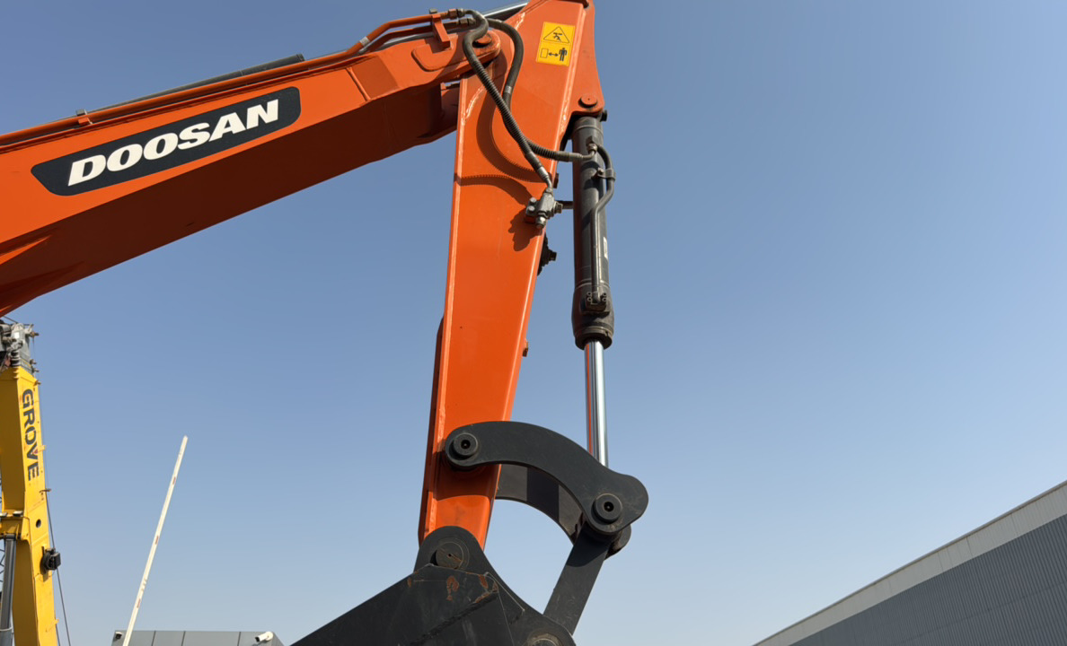 MNX-022-دوسان-DX60E-9CN-حفارات-صغيرة-فحص-الهيكل-عصا-الحفر-1