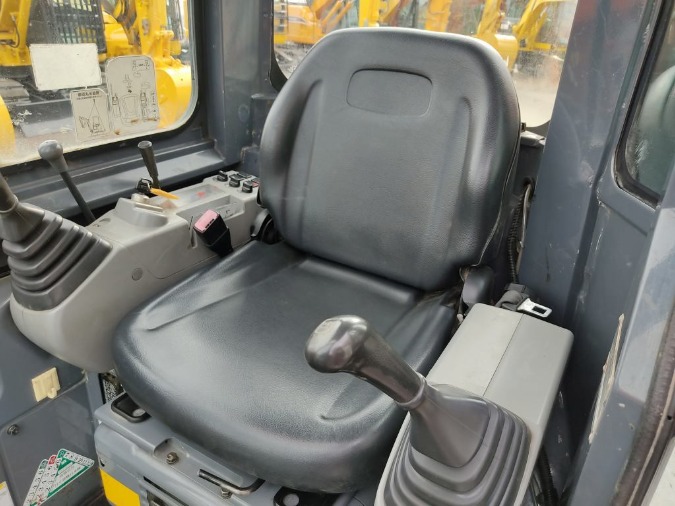 Generation-Kobelco SK35SR Mini excavators-inside