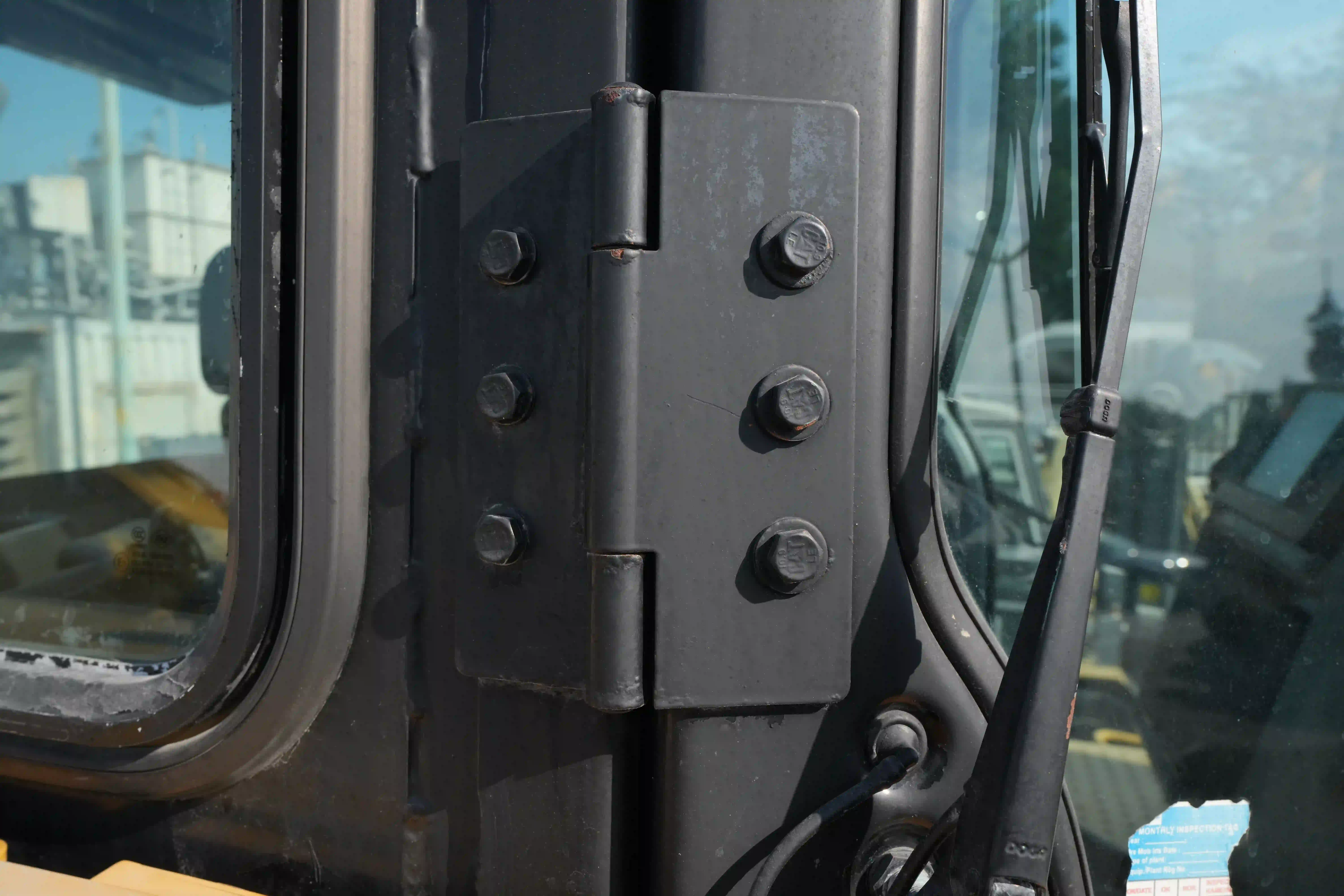 CDB-002-Cat-D8T-crawler-dozer-inspection-structure-doors-1