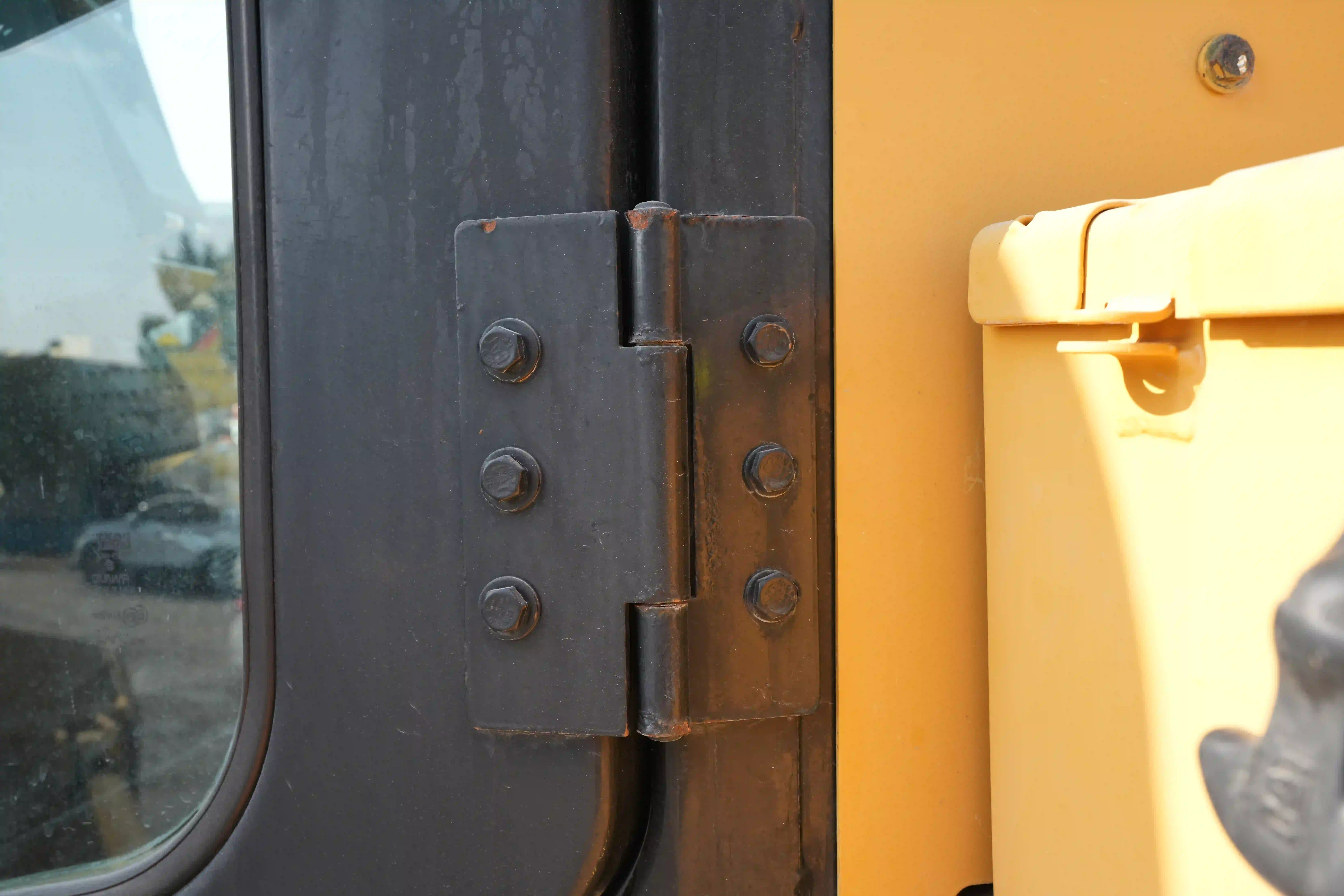 CDB-002-Cat-D8T-crawler-dozer-inspection-structure-doors-3