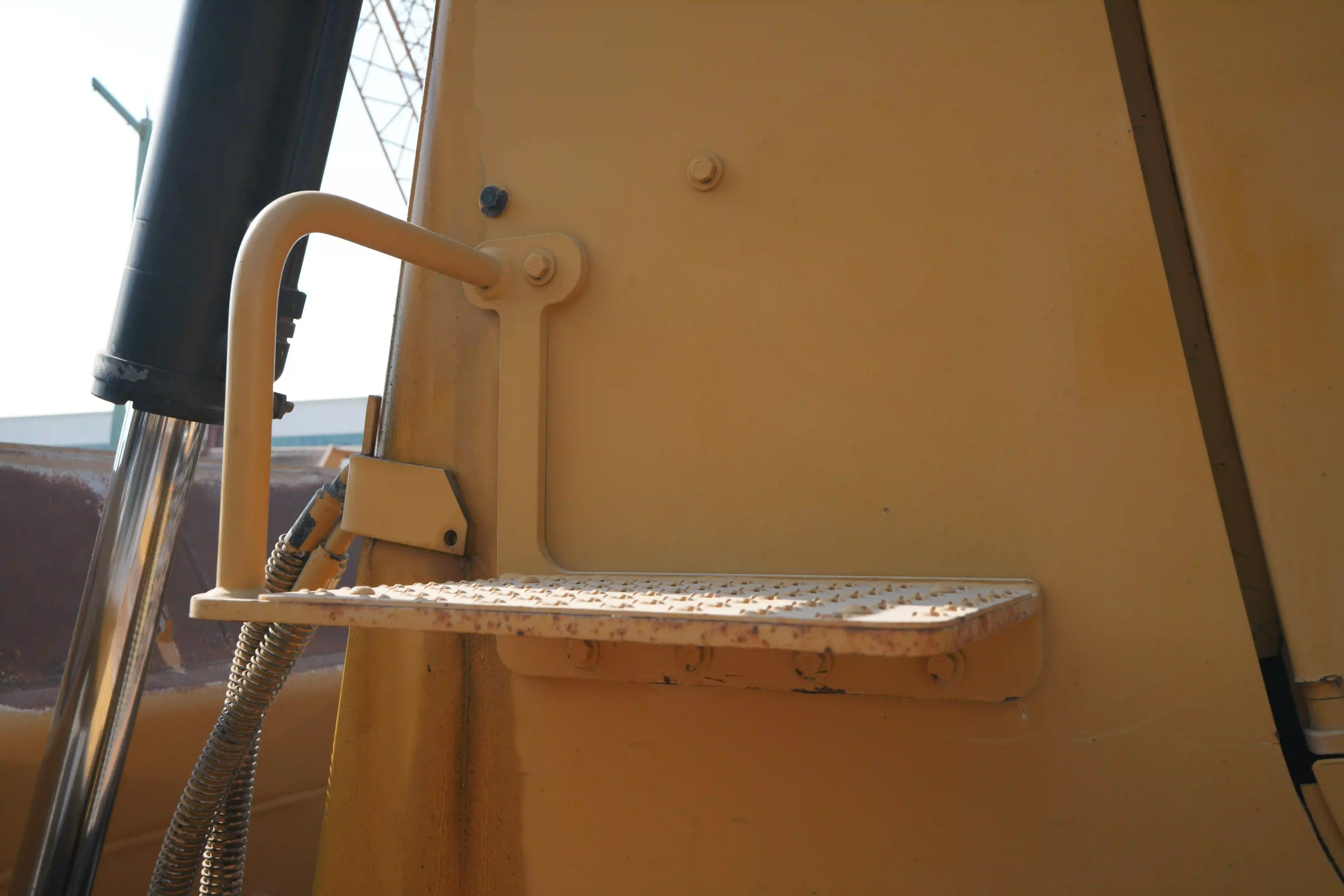 CDB-002-Cat-D8T-crawler-dozer-inspection-structure-steps-ladders-2