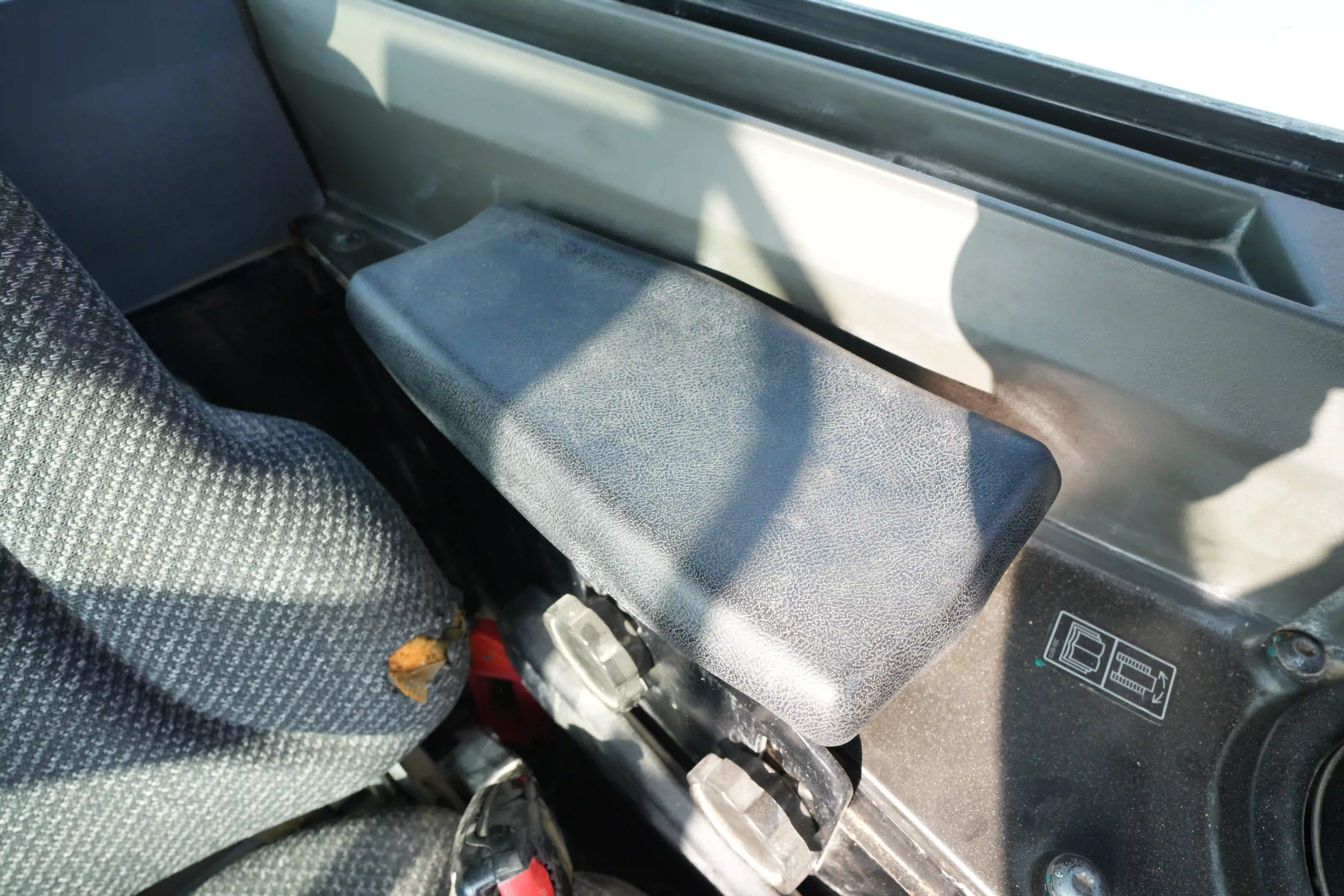 CDB-002-Cat-D8T-crawler-dozer-inspection-cabin-seats-armrests-2