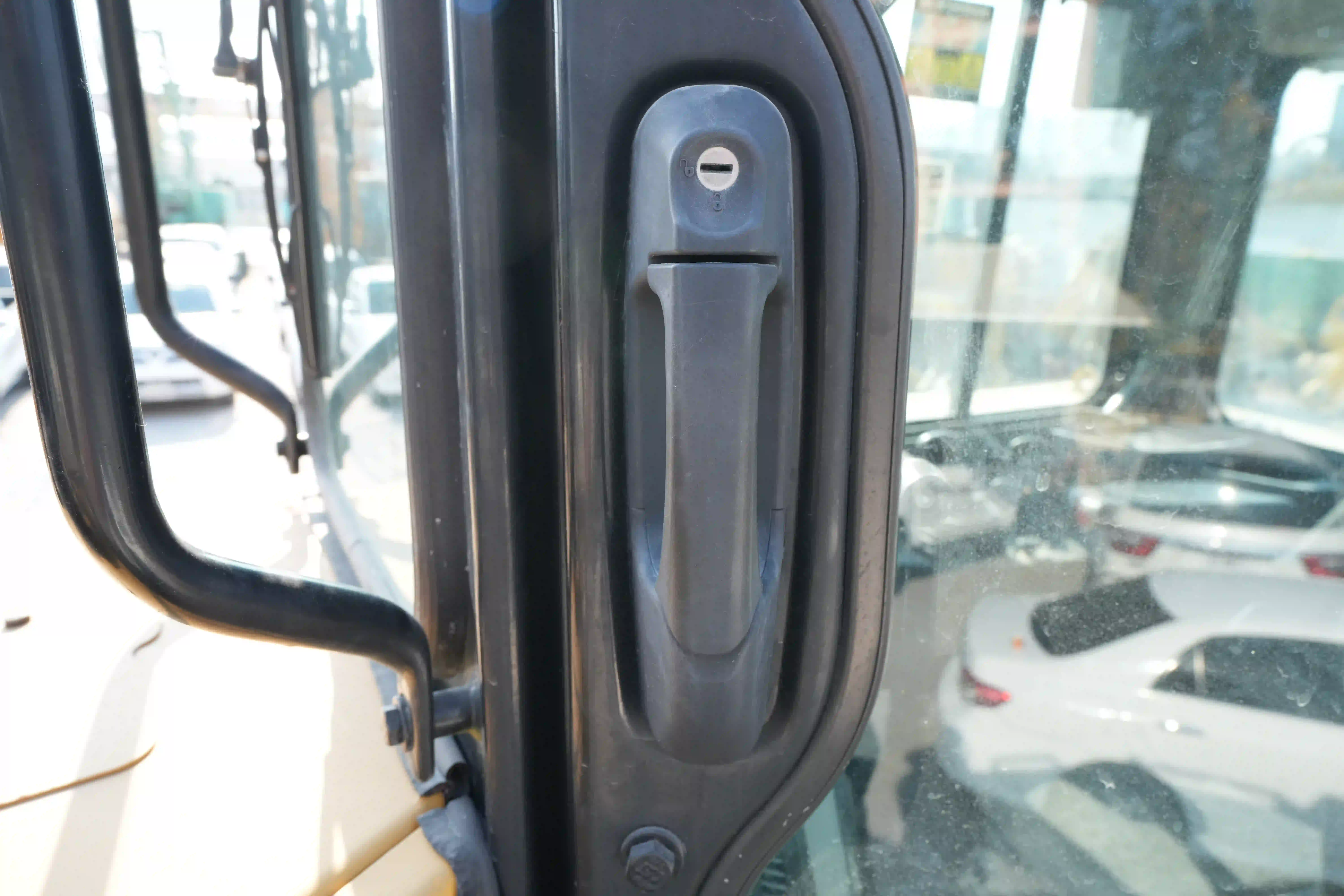 CDB-002-Cat-D8T-crawler-dozer-inspection-cabin-door-handles-1