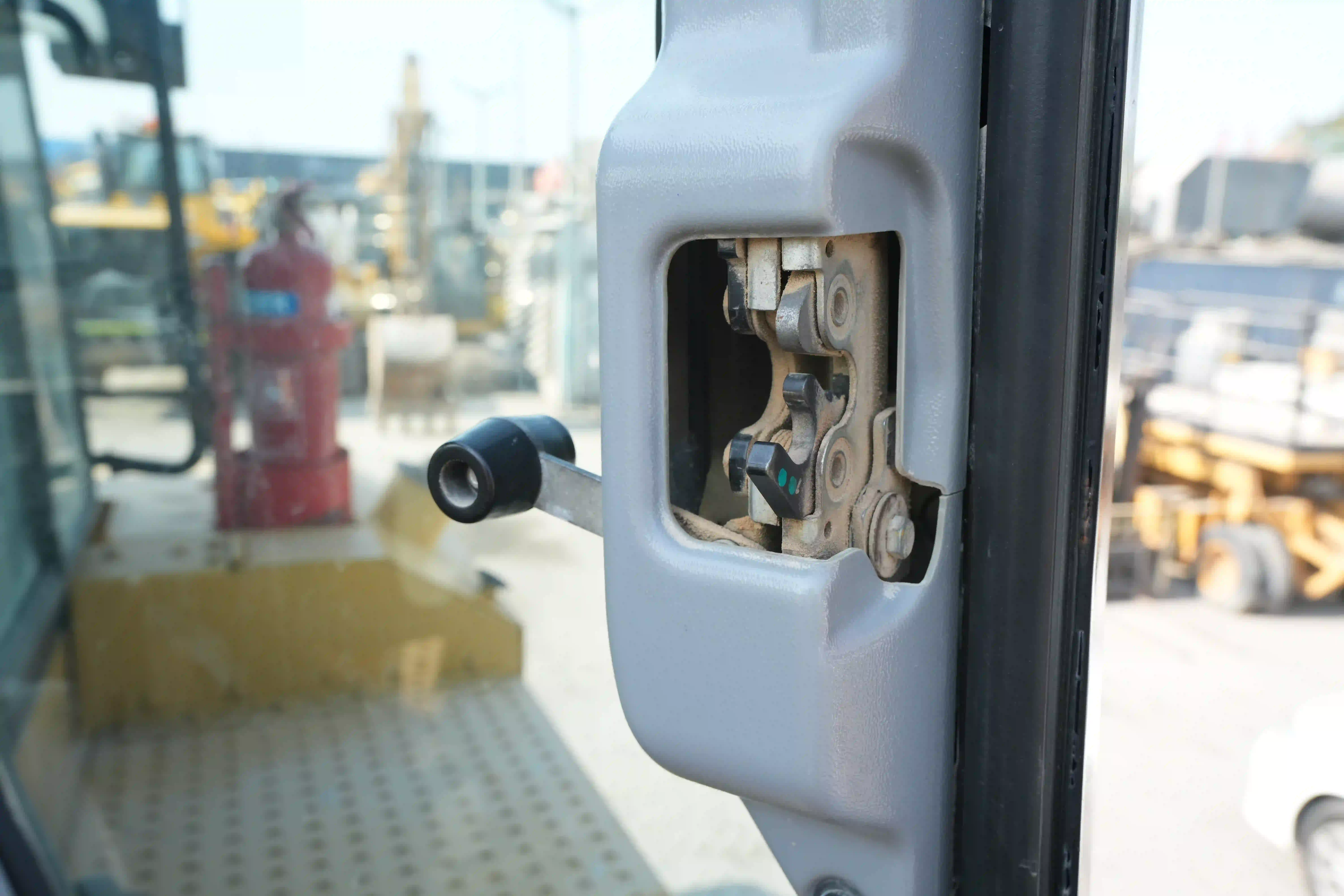 CDB-002-Cat-D8T-crawler-dozer-inspection-cabin-door-handles-2