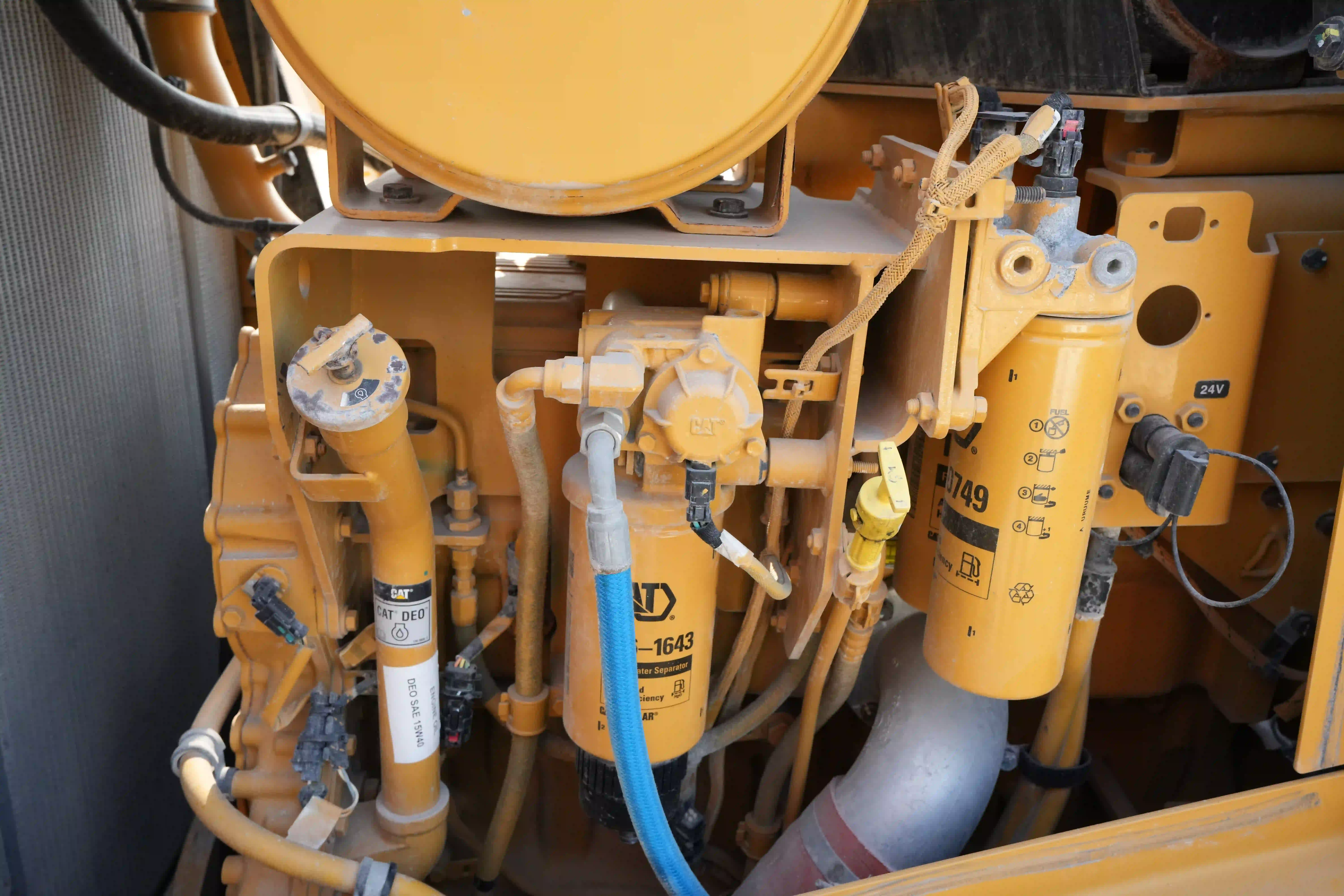 CDB-002-Cat-D8T-crawler-dozer-inspection-engine-fuel-leaks