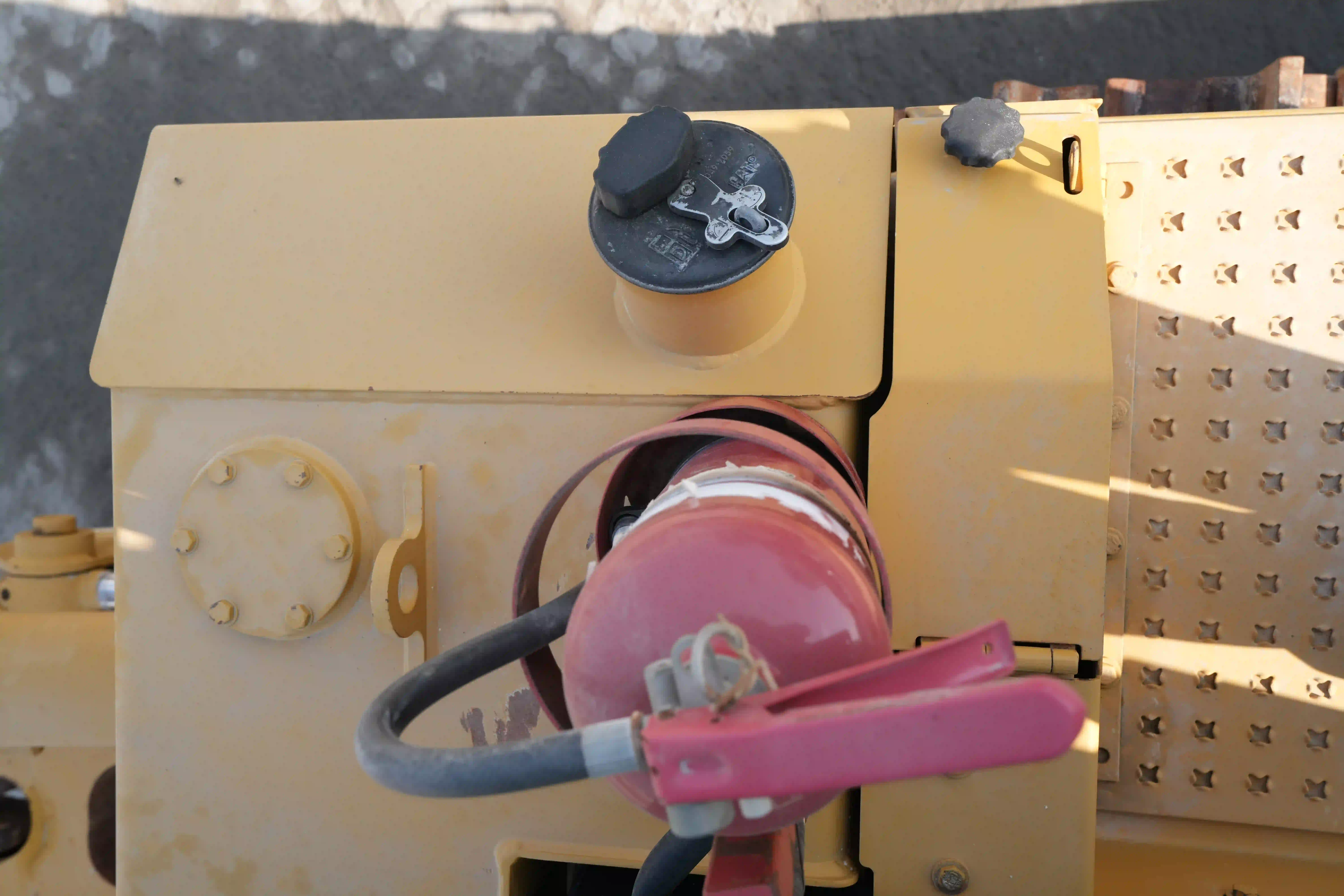 CDB-002-Cat-D8T-crawler-dozer-inspection-engine-fuel-tank-2