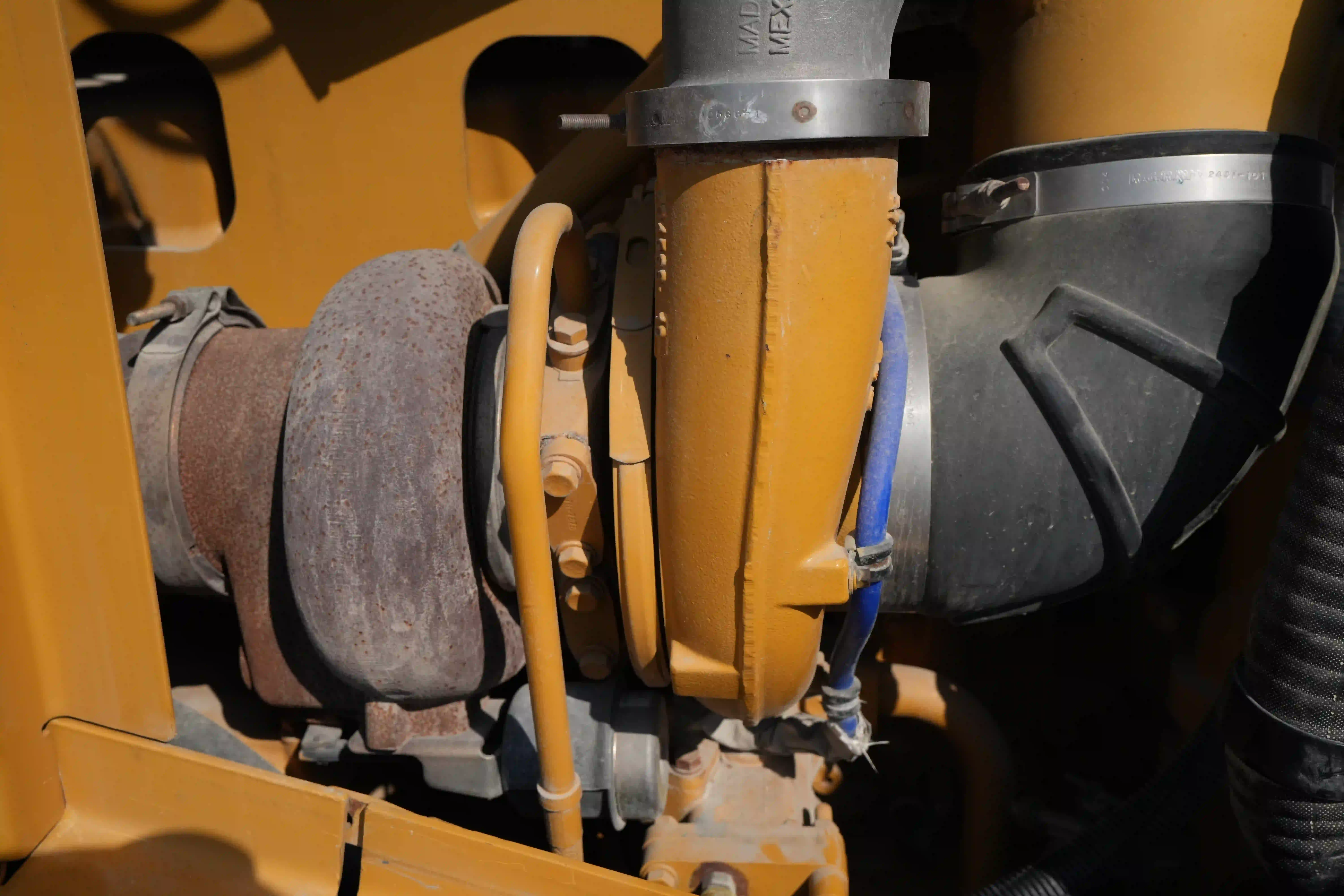CDB-002-Cat-D8T-crawler-dozer-inspection-engine-turbo-1