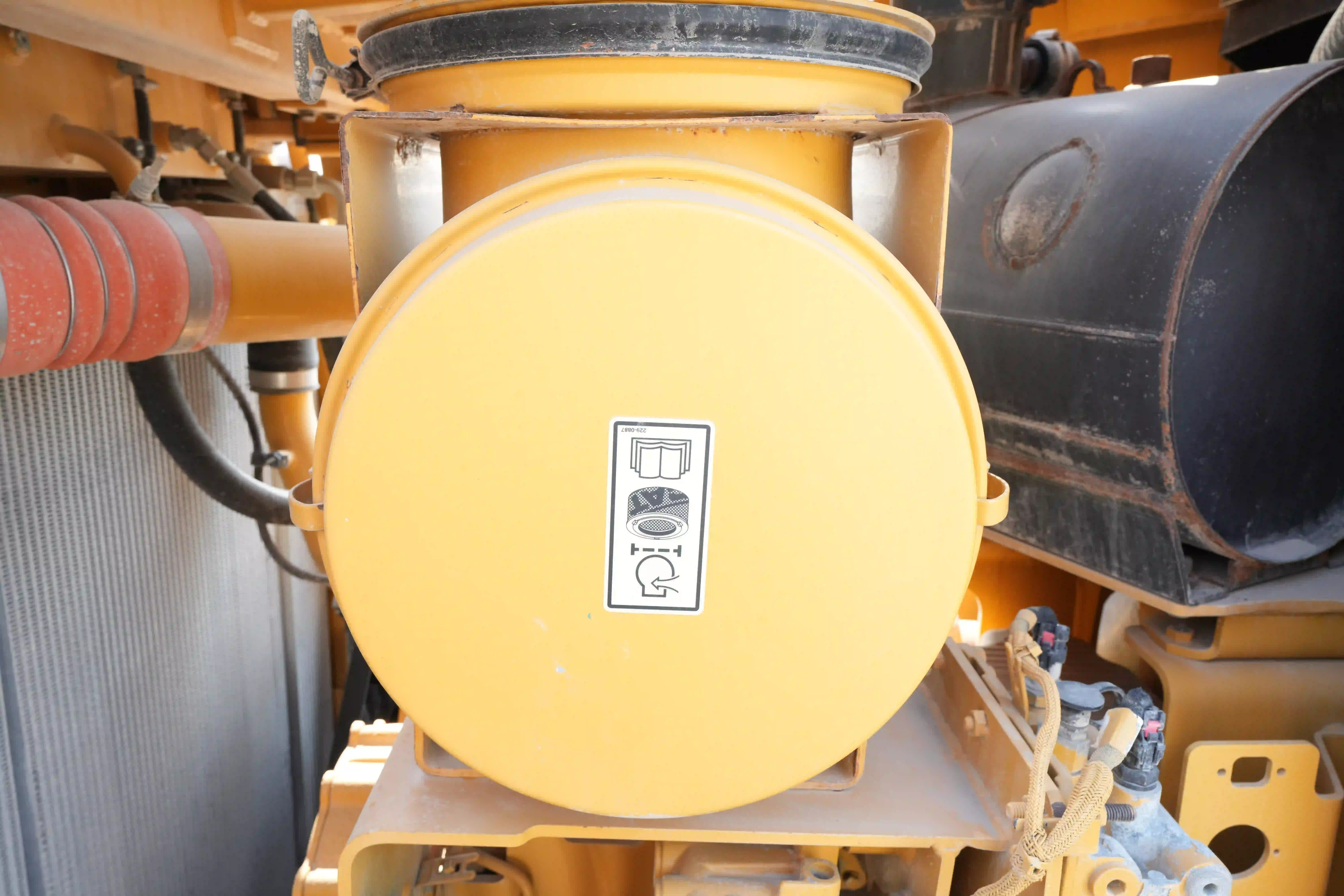 CDB-002-Cat-D8T-crawler-dozer-inspection-engine-air-intake-system-1